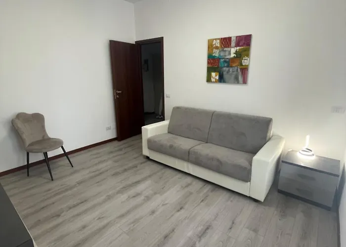 Em Apartment Pavia